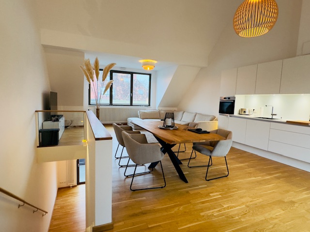 Vermietet: Tolle Maisonette-Wohnung in hochwertigem Stadthaus Bult! Balkon, Einbauküche u.v.m.